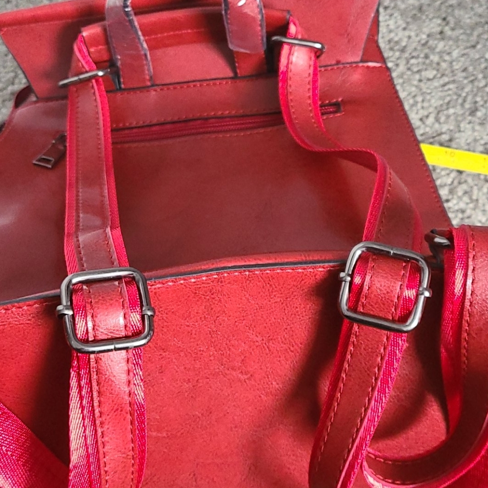 Backpack - Picture 11 of 12